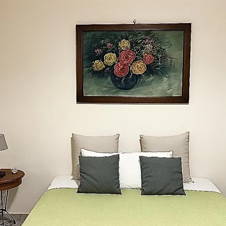 Vacanze Napoli Centrale Spacious 130 Sqm 2 Bedrooms 1 Full Bathroom 1 Small Service Bathroom Huge Living Room-3